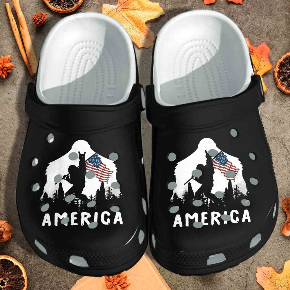 Footwearmerch Bigfoot Holding Flag Shoes 4Th Of July America Black Gift For Lover Rubber clog Shoes Comfy Footwear