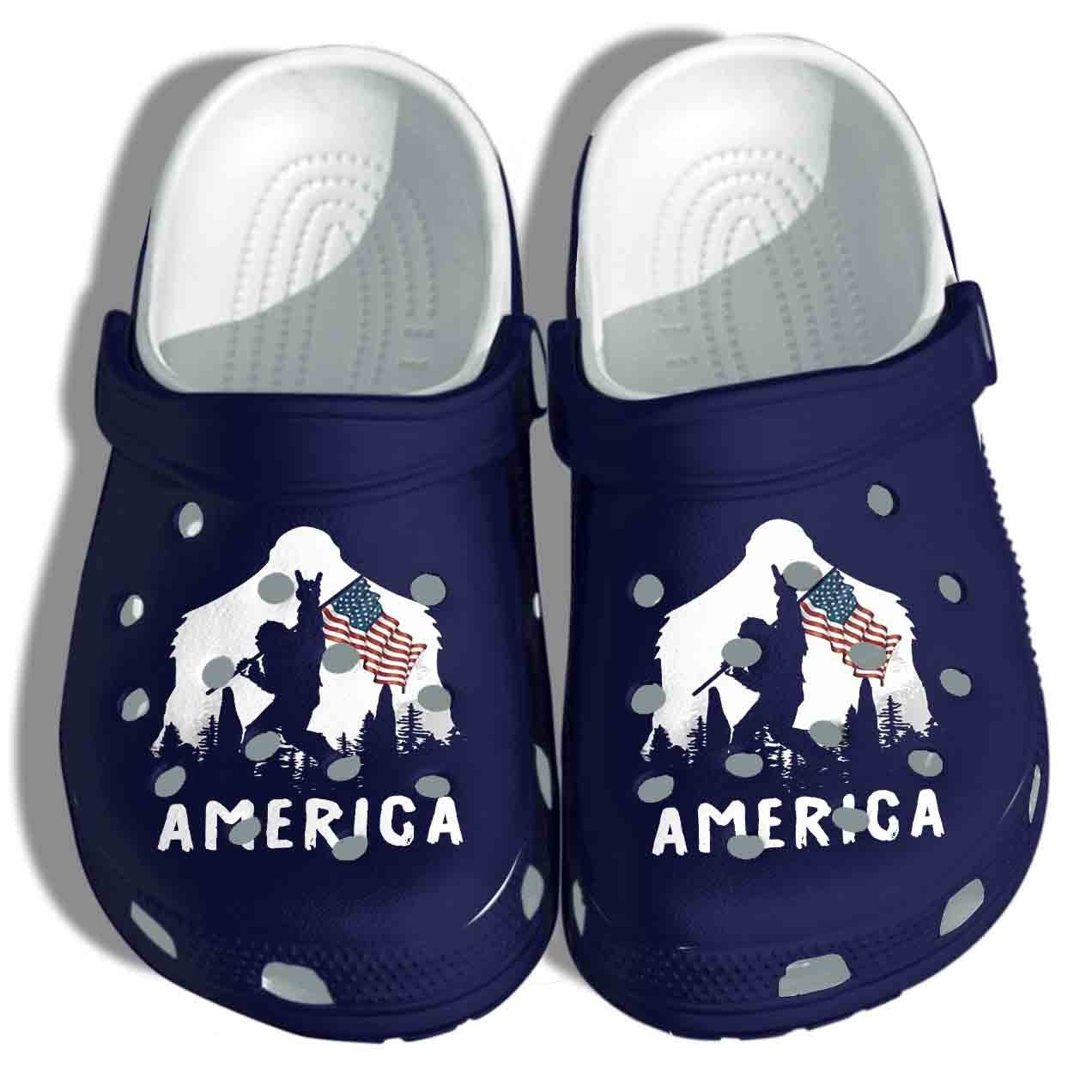 Footwearmerch Bigfoot Holding Flag Shoes Clogs - 4Th Of July America Flag Shoes Clogs Birthday Gift For Men Women